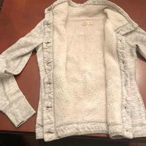 Hollister sherpa hoodless sweatshirt top buttondow